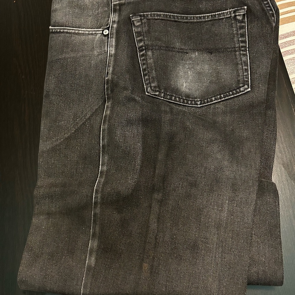 Men’s Tommy Hilfiger Relaxed Fit Jeans 36W 32L - Picture 3 of 4